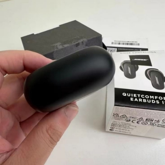 Bose QuietComfort Wireless Earbuds II - Picture 2 of 6